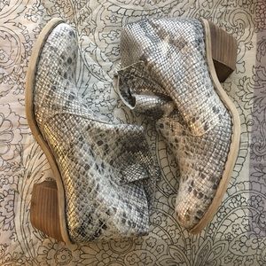 🚫SOLD🚫Snake skin booties